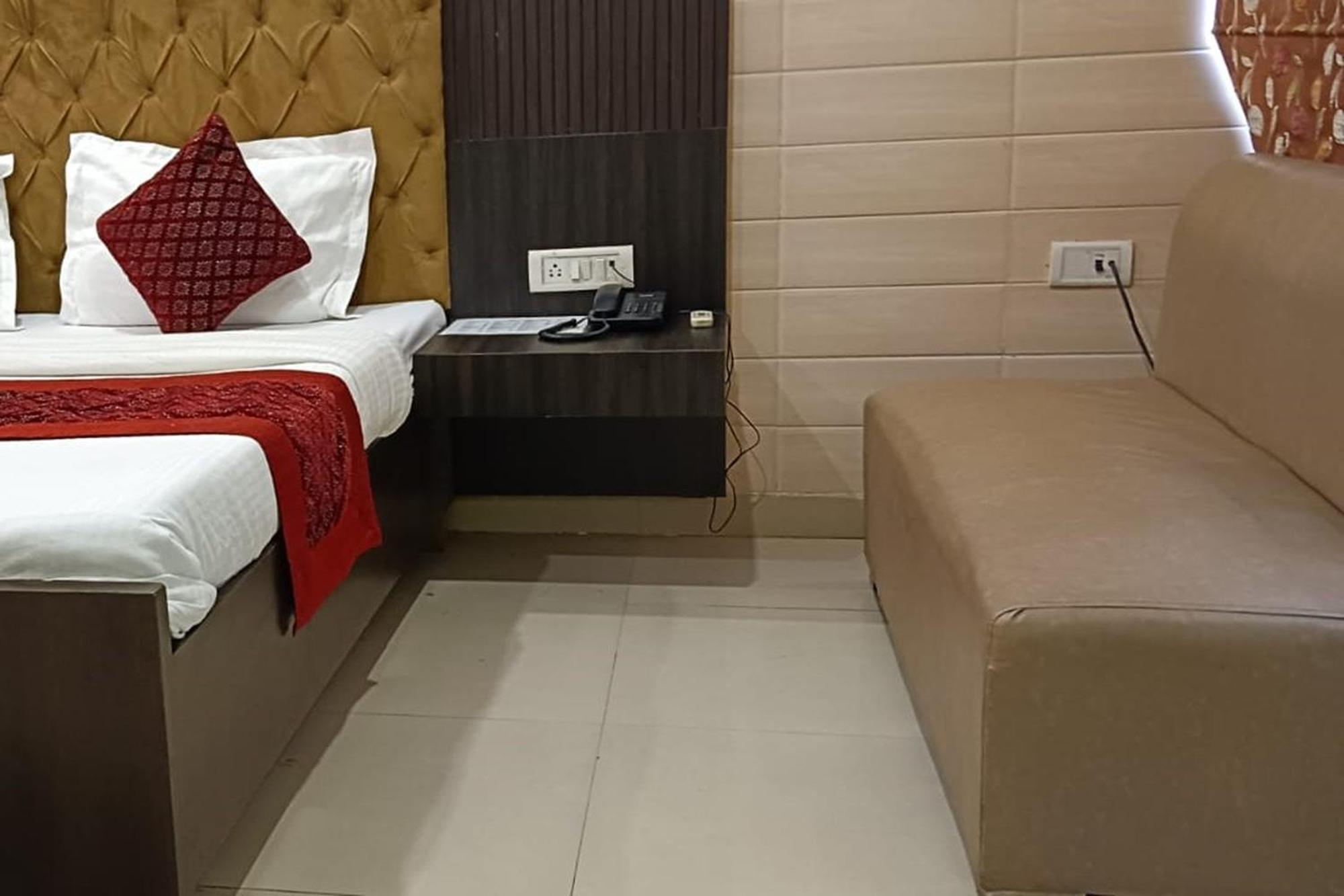 Hotel Shree Kanta Gurgaon Extérieur photo